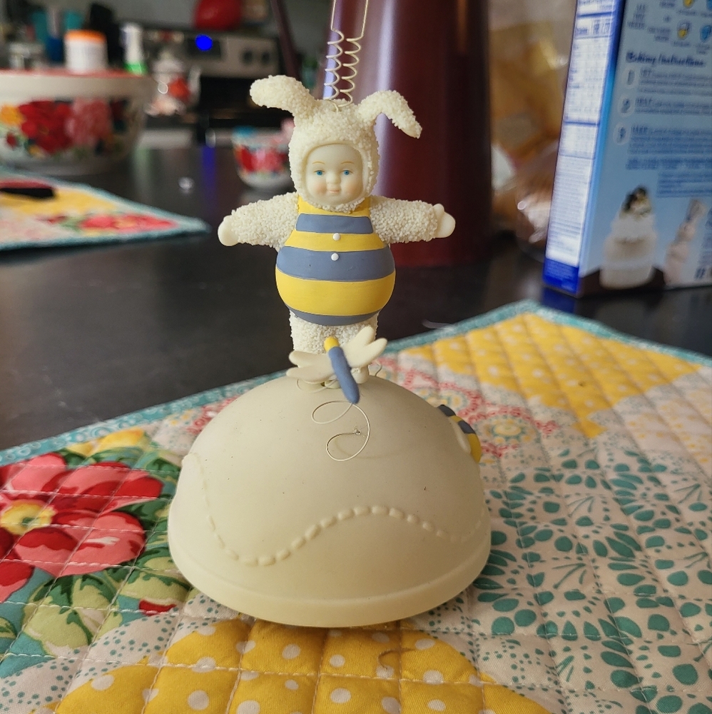 Snowbabies bumblebee music player